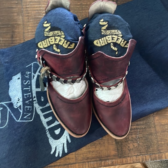 Freebird blade size 7, runs large (normal freebird sizing). BNIB! - Picture 8 of 8